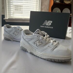 New Balance 550 Lace Classic White and Grey Sneaker Size Kids 7 Women 8.5 NIB